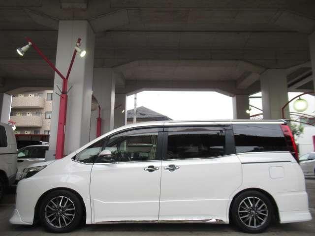 ノア Si ダブルバイビー 1オナALPINEナビSD録音フルセグS/BカメラETC両側電動ドア革巻ステア PCS/LDA/AHB付LED フォグI-STOP クルコン A格納ウインカミラー TRDエアロTANABEサス純正AW(70枚目)