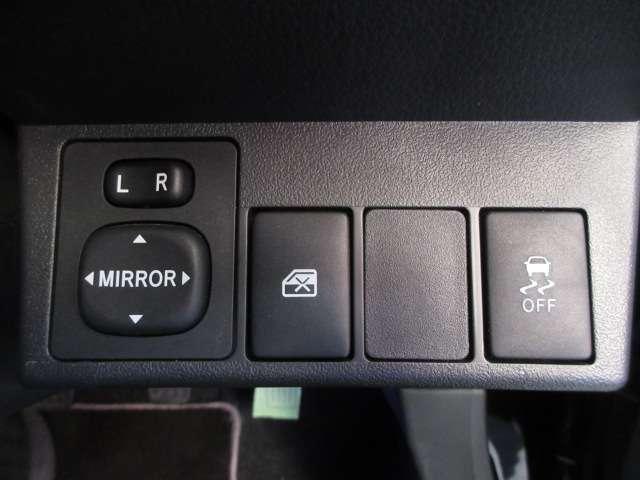 コペン ＧＲ　スポーツ　メモリナビＳＤ録音　フルセグ　Ｂカメラ　電動オープン　ＭＯＭＯステアＳ／Ｗ　シートヒーター　Ａｕｔｏ付ＬＥＤ／フォグ　前後ドラレコ　ＧＲ専用レカロシート／足回り／ＯＰＨＫＳマフラー　ＢＢＳ製１６ＡＷ（17枚目）