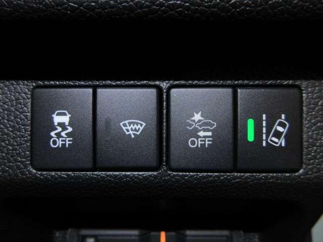 フリードハイブリッド ハイブリッド・Ｇ　Ｓパッケージ純正９型ナビ地デジＢカメラ前後ドラレコＨＯＮＤＡセンシングＣＭＢＳ／ＬＫＡＳ／誤発進制御／追従クルーズ両側電動ドア黒半革暖シート純正１５ＡＷ（13枚目）