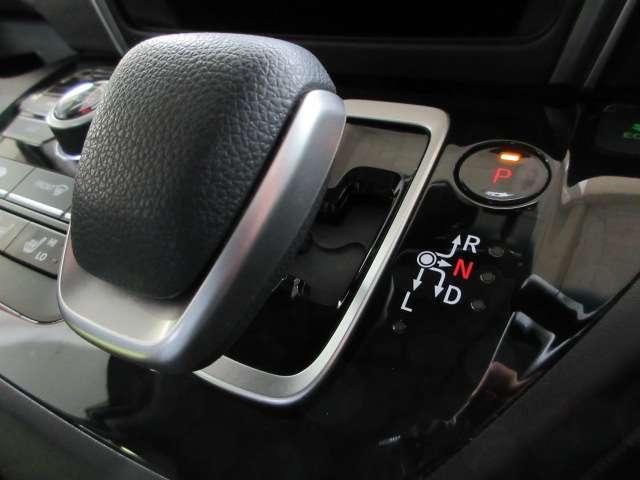 フリードハイブリッド ハイブリッド・Ｇ　Ｓパッケージ純正９型ナビ地デジＢカメラ前後ドラレコＨＯＮＤＡセンシングＣＭＢＳ／ＬＫＡＳ／誤発進制御／追従クルーズ両側電動ドア黒半革暖シート純正１５ＡＷ（21枚目）