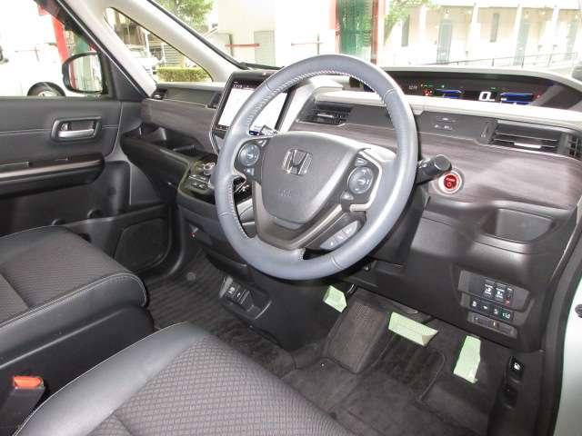 フリードハイブリッド ハイブリッド・Ｇ　Ｓパッケージ純正９型ナビ地デジＢカメラ前後ドラレコＨＯＮＤＡセンシングＣＭＢＳ／ＬＫＡＳ／誤発進制御／追従クルーズ両側電動ドア黒半革暖シート純正１５ＡＷ（44枚目）