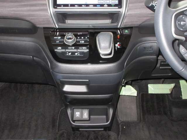 フリードハイブリッド ハイブリッド・Ｇ　Ｓパッケージ純正９型ナビ地デジＢカメラ前後ドラレコＨＯＮＤＡセンシングＣＭＢＳ／ＬＫＡＳ／誤発進制御／追従クルーズ両側電動ドア黒半革暖シート純正１５ＡＷ（49枚目）