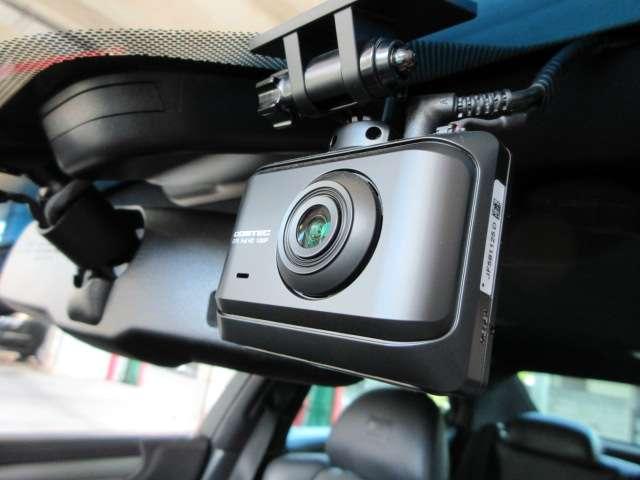 万が一の際でもしっかりと記録で残す、人気ブランド【ＣＯＭＴＥＣ製】前後ドライブレコーダーも完備しております♪