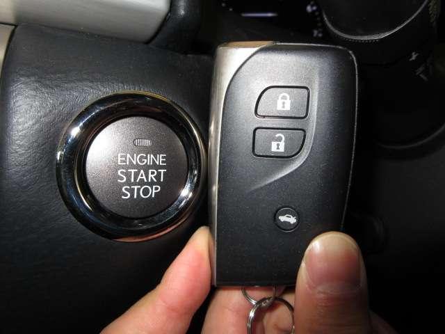 鍵を出さずに、施錠・エンジン始動が可能な、スマートＫｅｙです。