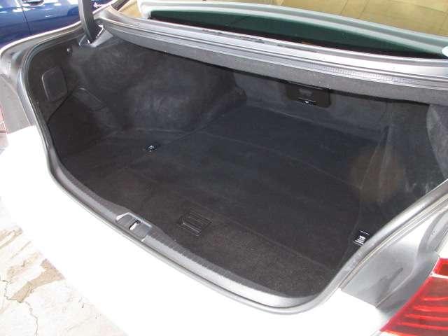 広めに設計されたトランクルームで、旅行・ゴルフなどの際も大活躍です。