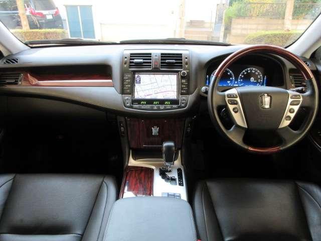 クラウンハイブリッド Ｇパッケージ　後期プレミアムＳＯＵＮＤ寒冷地メーカーＯＰナビ地デジＳ／ＢカメラＰアシストＰＣＳ／追従クルーズ黒本革電動暖冷シート後席コントローラー電動Ｒシェイド純正１８ＡＷ（2枚目）