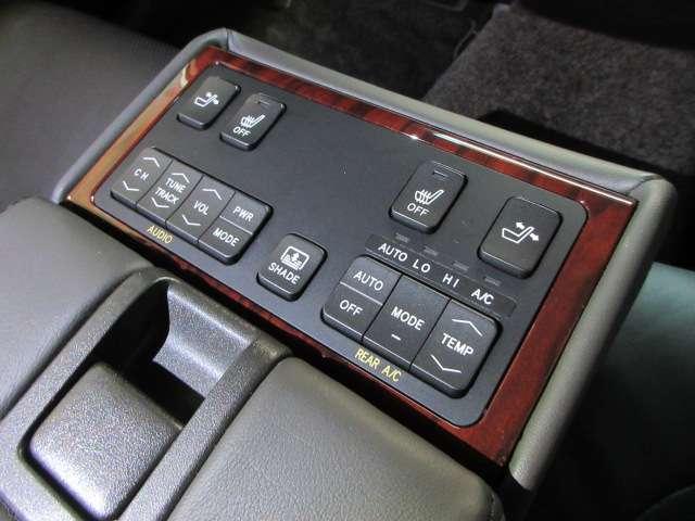 クラウンハイブリッド Ｇパッケージ　後期プレミアムＳＯＵＮＤ寒冷地メーカーＯＰナビ地デジＳ／ＢカメラＰアシストＰＣＳ／追従クルーズ黒本革電動暖冷シート後席コントローラー電動Ｒシェイド純正１８ＡＷ（3枚目）