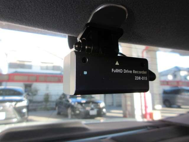 クラウンハイブリッド Ｇパッケージ　後期プレミアムＳＯＵＮＤ寒冷地メーカーＯＰナビ地デジＳ／ＢカメラＰアシストＰＣＳ／追従クルーズ黒本革電動暖冷シート後席コントローラー電動Ｒシェイド純正１８ＡＷ（16枚目）