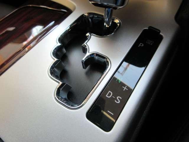 クラウンハイブリッド Ｇパッケージ　後期プレミアムＳＯＵＮＤ寒冷地メーカーＯＰナビ地デジＳ／ＢカメラＰアシストＰＣＳ／追従クルーズ黒本革電動暖冷シート後席コントローラー電動Ｒシェイド純正１８ＡＷ（24枚目）