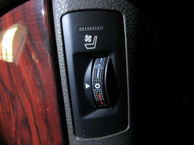 クラウンハイブリッド Ｇパッケージ　後期プレミアムＳＯＵＮＤ寒冷地メーカーＯＰナビ地デジＳ／ＢカメラＰアシストＰＣＳ／追従クルーズ黒本革電動暖冷シート後席コントローラー電動Ｒシェイド純正１８ＡＷ（37枚目）