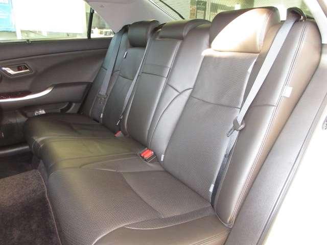 クラウンハイブリッド Ｇパッケージ　後期プレミアムＳＯＵＮＤ寒冷地メーカーＯＰナビ地デジＳ／ＢカメラＰアシストＰＣＳ／追従クルーズ黒本革電動暖冷シート後席コントローラー電動Ｒシェイド純正１８ＡＷ（61枚目）