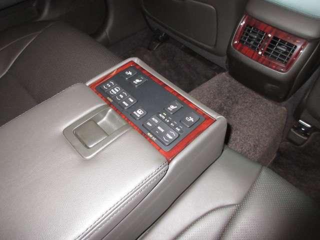 クラウンハイブリッド Ｇパッケージ　後期プレミアムＳＯＵＮＤ寒冷地メーカーＯＰナビ地デジＳ／ＢカメラＰアシストＰＣＳ／追従クルーズ黒本革電動暖冷シート後席コントローラー電動Ｒシェイド純正１８ＡＷ（62枚目）