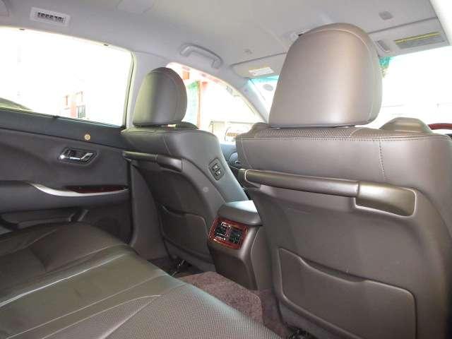 クラウンハイブリッド Ｇパッケージ　後期プレミアムＳＯＵＮＤ寒冷地メーカーＯＰナビ地デジＳ／ＢカメラＰアシストＰＣＳ／追従クルーズ黒本革電動暖冷シート後席コントローラー電動Ｒシェイド純正１８ＡＷ（63枚目）