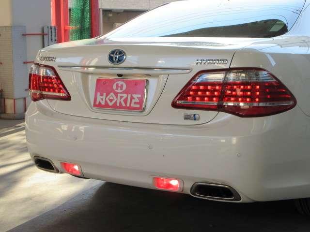 クラウンハイブリッド Ｇパッケージ　後期プレミアムＳＯＵＮＤ寒冷地メーカーＯＰナビ地デジＳ／ＢカメラＰアシストＰＣＳ／追従クルーズ黒本革電動暖冷シート後席コントローラー電動Ｒシェイド純正１８ＡＷ（73枚目）