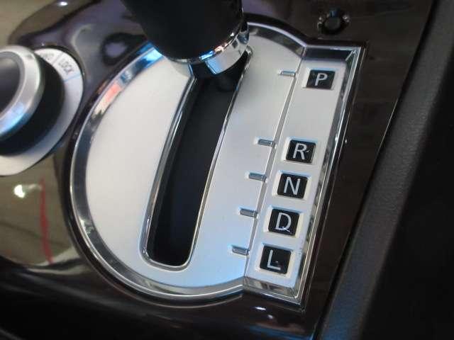 デリカＤ：５ シャモニー　１オナ　純正ＳＤナビ　ＦＳＢカメラ　地デジ　両側電動ドア　電動暖シート　ＨＩＤ　フォグ　ＥＴＣ　スマＫｅｙ　クルコン　ＭＫＷ１６ＡＷ／オールテレンタイヤ　ＪＡＯＳマッドフラップ　ＧＡＮＡＤＯＲマフラー（21枚目）