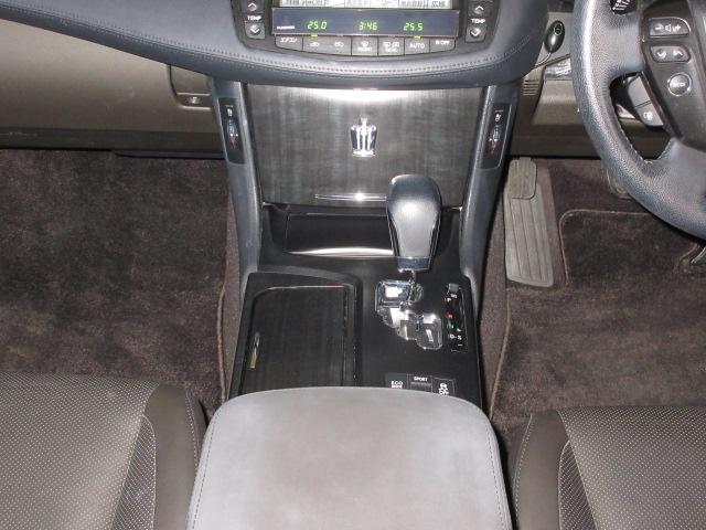 クラウン ２．５アスリート　ナビパッケージ　ＨＤＤナビ地デジＢカメラＡＦＳ付ＨＩＤサンルーフ本革電動暖冷シート純正１８ＡＷ（38枚目）
