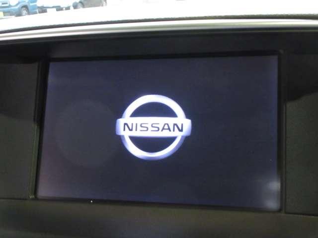 シーマ ハイブリッド　ＶＩＰ　ＢＯＳＥ純正ＤＴＶナビＳ／Ｂカメラ本革電動暖冷シート後席リモコン電動ＲシェイドＥＴＣサンルーフ純正ＡＷ（7枚目）