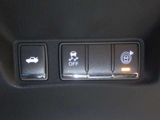 シーマ ハイブリッド　ＶＩＰ　ＢＯＳＥ純正ＤＴＶナビＳ／Ｂカメラ本革電動暖冷シート後席リモコン電動ＲシェイドＥＴＣサンルーフ純正ＡＷ（16枚目）