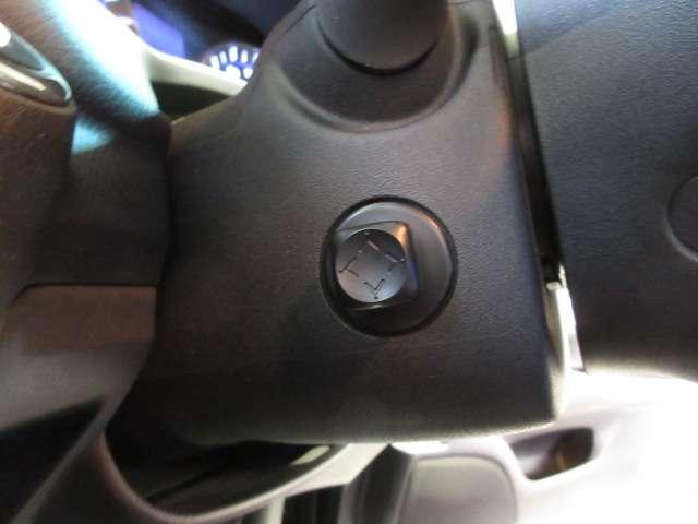 シーマ ハイブリッド　ＶＩＰ　ＢＯＳＥ純正ＤＴＶナビＳ／Ｂカメラ本革電動暖冷シート後席リモコン電動ＲシェイドＥＴＣサンルーフ純正ＡＷ（23枚目）