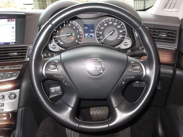 シーマ ハイブリッド　ＶＩＰ　ＢＯＳＥ純正ＤＴＶナビＳ／Ｂカメラ本革電動暖冷シート後席リモコン電動ＲシェイドＥＴＣサンルーフ純正ＡＷ（24枚目）