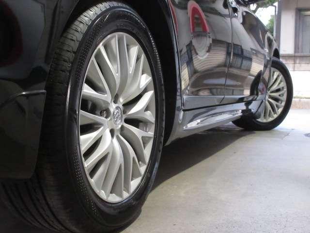 シーマ ハイブリッド　ＶＩＰ　ＢＯＳＥ純正ＤＴＶナビＳ／Ｂカメラ本革電動暖冷シート後席リモコン電動ＲシェイドＥＴＣサンルーフ純正ＡＷ（28枚目）