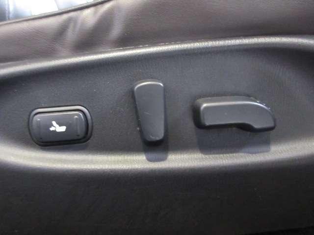 シーマ ハイブリッド　ＶＩＰ　ＢＯＳＥ純正ＤＴＶナビＳ／Ｂカメラ本革電動暖冷シート後席リモコン電動ＲシェイドＥＴＣサンルーフ純正ＡＷ（31枚目）