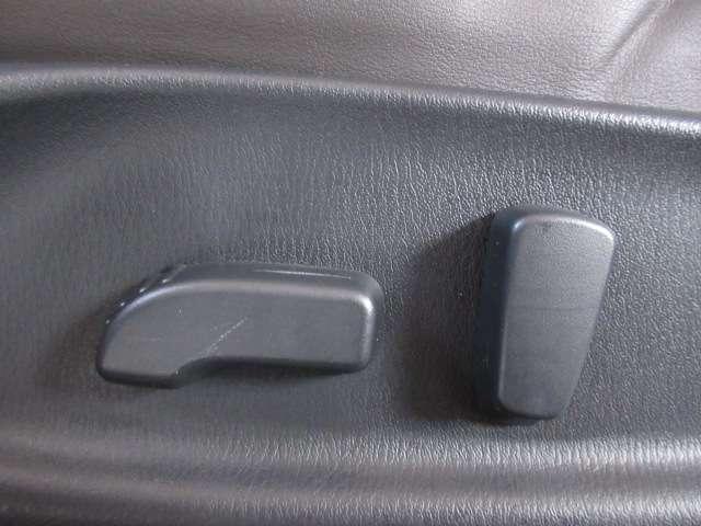 シーマ ハイブリッド　ＶＩＰ　ＢＯＳＥ純正ＤＴＶナビＳ／Ｂカメラ本革電動暖冷シート後席リモコン電動ＲシェイドＥＴＣサンルーフ純正ＡＷ（32枚目）