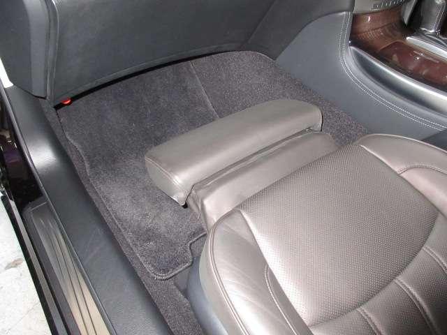 シーマ ハイブリッド　ＶＩＰ　ＢＯＳＥ純正ＤＴＶナビＳ／Ｂカメラ本革電動暖冷シート後席リモコン電動ＲシェイドＥＴＣサンルーフ純正ＡＷ（33枚目）