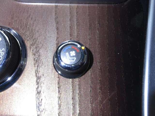 シーマ ハイブリッド　ＶＩＰ　ＢＯＳＥ純正ＤＴＶナビＳ／Ｂカメラ本革電動暖冷シート後席リモコン電動ＲシェイドＥＴＣサンルーフ純正ＡＷ（35枚目）