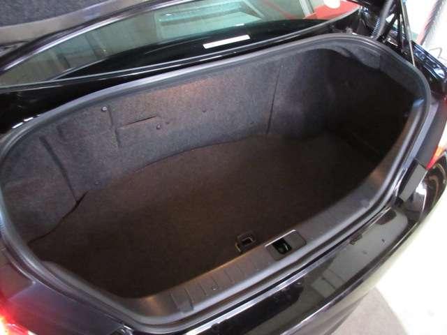 シーマ ハイブリッド　ＶＩＰ　ＢＯＳＥ純正ＤＴＶナビＳ／Ｂカメラ本革電動暖冷シート後席リモコン電動ＲシェイドＥＴＣサンルーフ純正ＡＷ（41枚目）