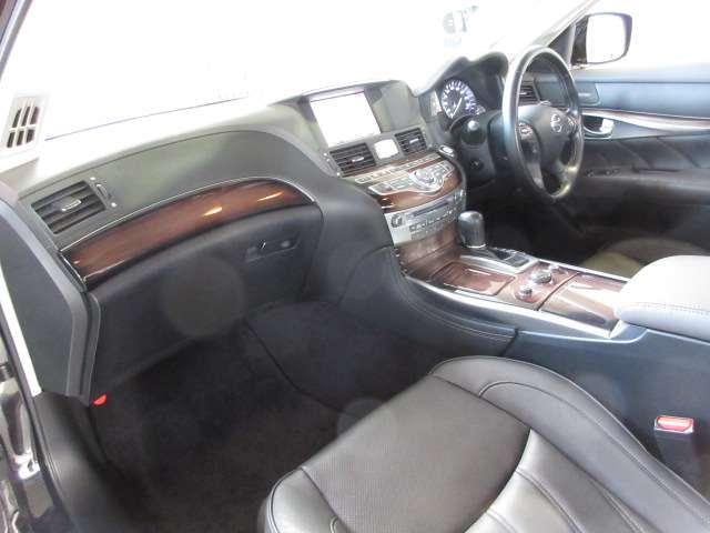 シーマ ハイブリッド　ＶＩＰ　ＢＯＳＥ純正ＤＴＶナビＳ／Ｂカメラ本革電動暖冷シート後席リモコン電動ＲシェイドＥＴＣサンルーフ純正ＡＷ（45枚目）