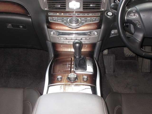 シーマ ハイブリッド　ＶＩＰ　ＢＯＳＥ純正ＤＴＶナビＳ／Ｂカメラ本革電動暖冷シート後席リモコン電動ＲシェイドＥＴＣサンルーフ純正ＡＷ（48枚目）