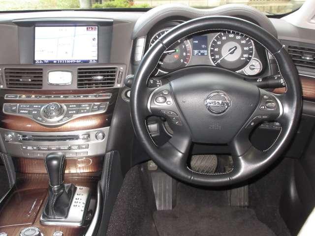 シーマ ハイブリッド　ＶＩＰ　ＢＯＳＥ純正ＤＴＶナビＳ／Ｂカメラ本革電動暖冷シート後席リモコン電動ＲシェイドＥＴＣサンルーフ純正ＡＷ（49枚目）