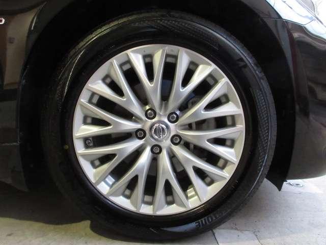 シーマ ハイブリッド　ＶＩＰ　ＢＯＳＥ純正ＤＴＶナビＳ／Ｂカメラ本革電動暖冷シート後席リモコン電動ＲシェイドＥＴＣサンルーフ純正ＡＷ（59枚目）