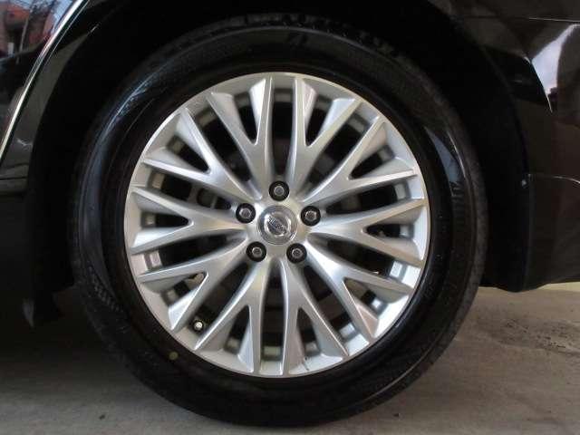 シーマ ハイブリッド　ＶＩＰ　ＢＯＳＥ純正ＤＴＶナビＳ／Ｂカメラ本革電動暖冷シート後席リモコン電動ＲシェイドＥＴＣサンルーフ純正ＡＷ（61枚目）