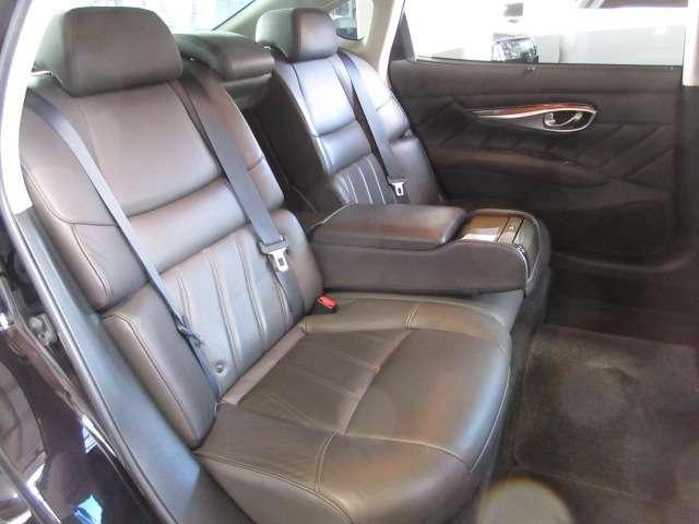 シーマ ハイブリッド　ＶＩＰ　ＢＯＳＥ純正ＤＴＶナビＳ／Ｂカメラ本革電動暖冷シート後席リモコン電動ＲシェイドＥＴＣサンルーフ純正ＡＷ（63枚目）