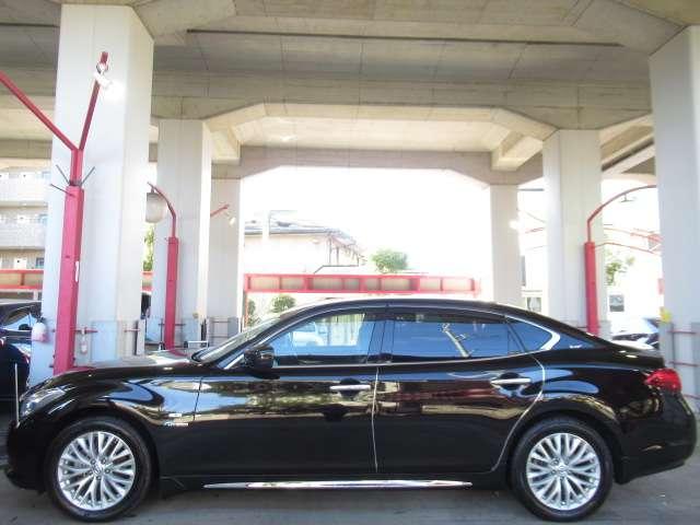 シーマ ハイブリッド　ＶＩＰ　ＢＯＳＥ純正ＤＴＶナビＳ／Ｂカメラ本革電動暖冷シート後席リモコン電動ＲシェイドＥＴＣサンルーフ純正ＡＷ（69枚目）