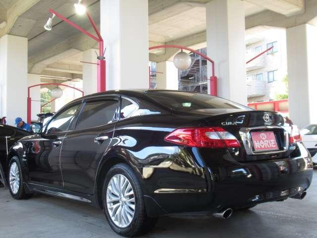 シーマ ハイブリッド　ＶＩＰ　ＢＯＳＥ純正ＤＴＶナビＳ／Ｂカメラ本革電動暖冷シート後席リモコン電動ＲシェイドＥＴＣサンルーフ純正ＡＷ（70枚目）