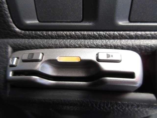 レガシィアウトバック 2.5iアイサイト 後期carrozzeriaナビ音楽録音 Bカメラ 前後フォグ AUTO付HID アイサイトVer,2/PCS/LKA ルーフレール 革巻ステアS/W パドルシフト 停止保持付クルーズ 純正17AW(13枚目)