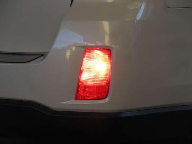 レガシィアウトバック 2.5iアイサイト 後期carrozzeriaナビ音楽録音 Bカメラ 前後フォグ AUTO付HID アイサイトVer,2/PCS/LKA ルーフレール 革巻ステアS/W パドルシフト 停止保持付クルーズ 純正17AW(20枚目)