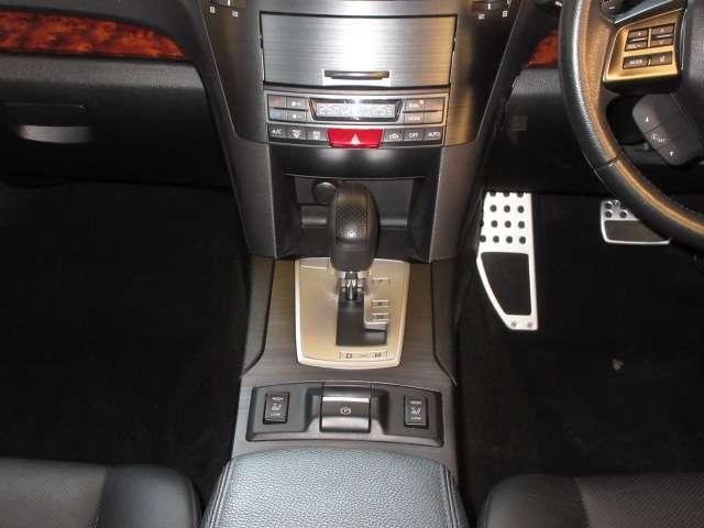 レガシィアウトバック 2.5iアイサイト 後期carrozzeriaナビ音楽録音 Bカメラ 前後フォグ AUTO付HID アイサイトVer,2/PCS/LKA ルーフレール 革巻ステアS/W パドルシフト 停止保持付クルーズ 純正17AW(35枚目)