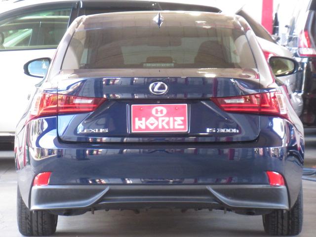 ＩＳ ＩＳ３００ｈ　バージョンＬ　１オナＭＯＰナビ地デジＢカメラ茶本革電動暖冷シートＰＣＳ／追従クルーズ電動Ｒシェイド純正１７ＡＷ（78枚目）