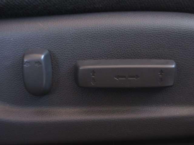 オデッセイ L 後期 純正HDDインターナビ CD/DVD/USB/BlueT/AUX 音楽録音 全周囲カメラ 地デジ A付HID ETC クルコン スマkey 革巻ステア Dバイザー 純正18AW(33枚目)