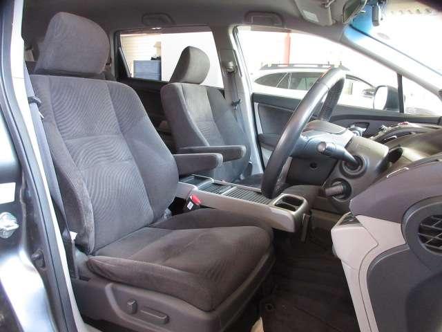 オデッセイ L 後期 純正HDDインターナビ CD/DVD/USB/BlueT/AUX 音楽録音 全周囲カメラ 地デジ A付HID ETC クルコン スマkey 革巻ステア Dバイザー 純正18AW(54枚目)