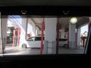 ハイブリッドアブソルート・ホンダセンシングＥＸパック　純正インターナビ／後席Ｒエンター地デジ全周囲カメラＨＯＮＤＡセンシングＣＭＢＳ／ＬＫＡＳ／ＢＳＭ／誤発進制御／追従クルーズ前後ドラレコ両側電動ドア黒半革電動シート純正１７ＡＷ（40枚目）
