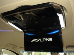 後席専用ＡＬＰＩＮＥ１２．８型フリップダウンモニター付で、長距離でも退屈しません♪ 3