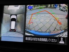 クルマを真上から見ているかのように、周囲の状況を把握しながら安心して駐車が行えるアラウンドビューモニター付です。 5