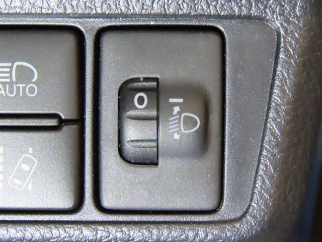 カローラフィールダー １．５Ｘ　衝突回避軽減ブレーキ　踏み間違い制御装置　車線逸脱警報　オートハイビーム　バックカメラ　ＥＴＣ　ワイヤレスキー　ハロゲンヘッドランプ　メモリーナビ　フルセグＴＶ　ＣＤＤＶＤ再生（18枚目）