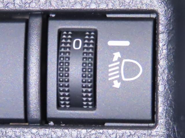 ヘッドランプの光軸調整ダイヤルを装備しております。