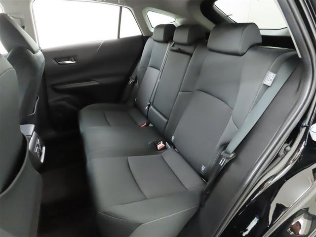 後席空間もしっかり確保しております。